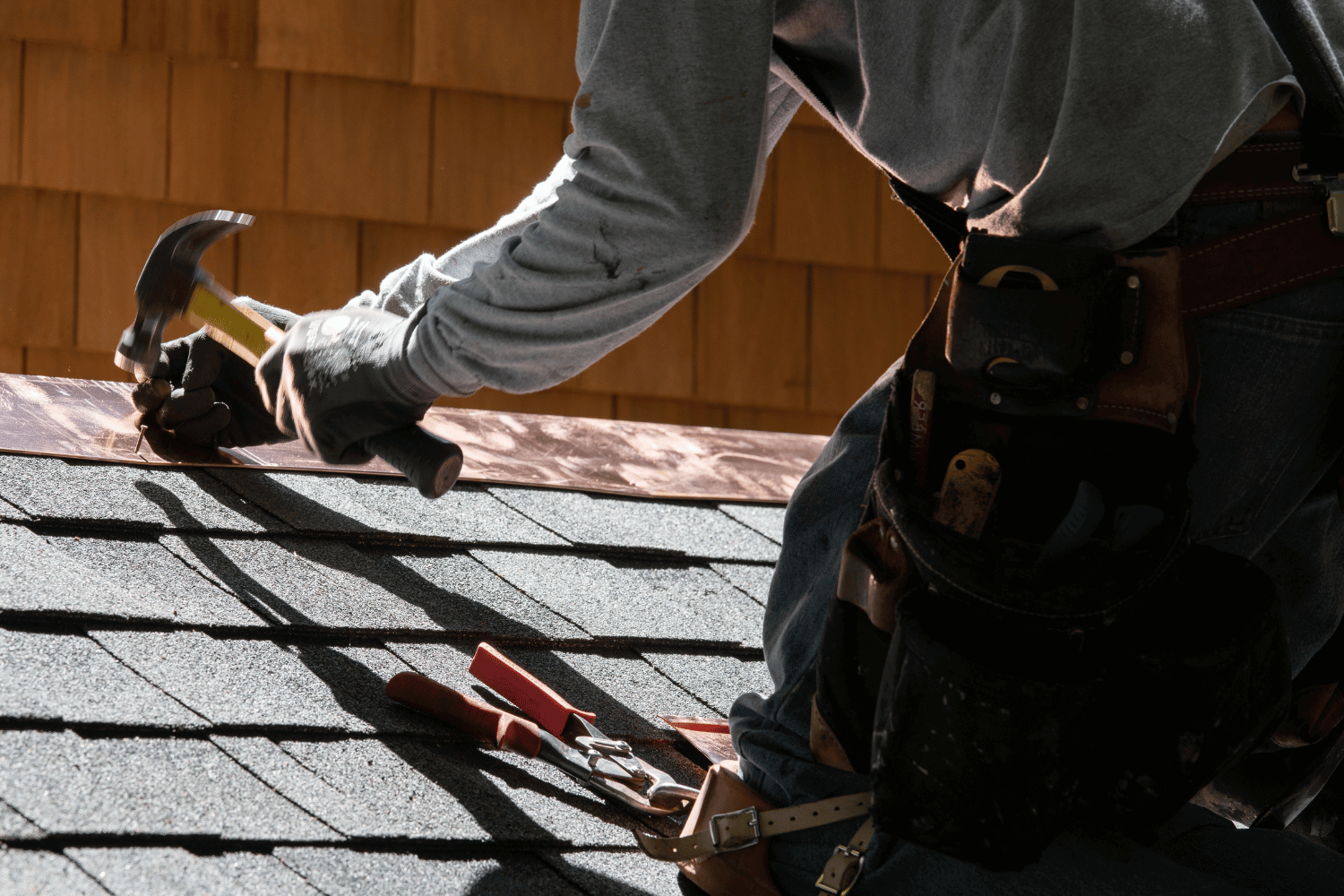 An illustration comparing different roof warranties and their lifespan, emphasizing the importance of warranty coverage. 