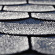 An illustration showing signs that indicate an asphalt shingle roof needs replacement.