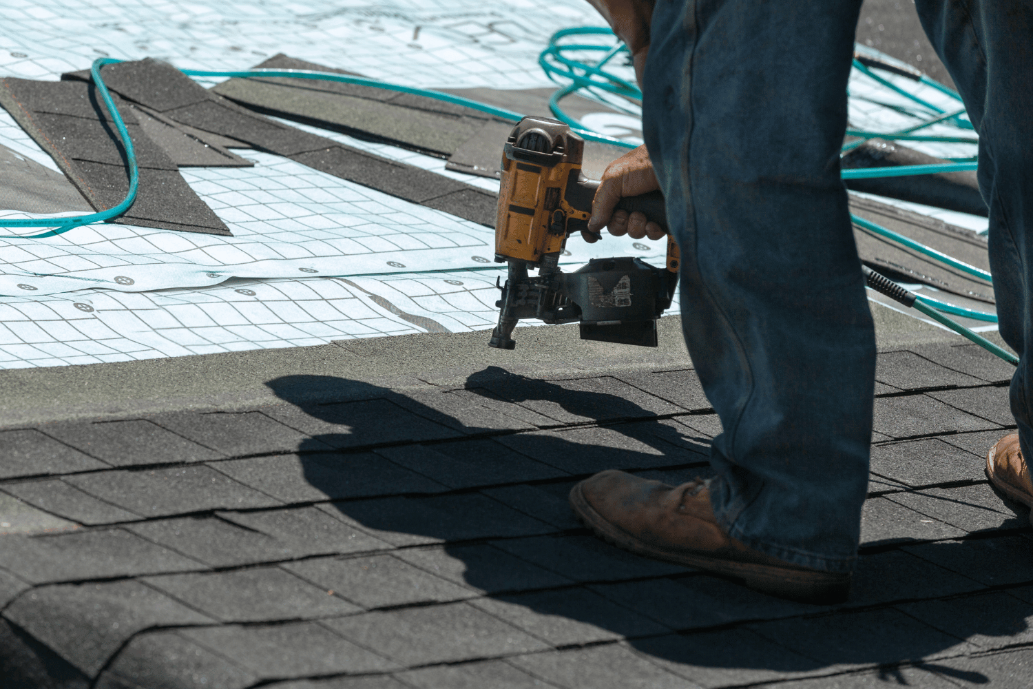 An infographic illustrating key factors affecting asphalt shingle roof longevity. 