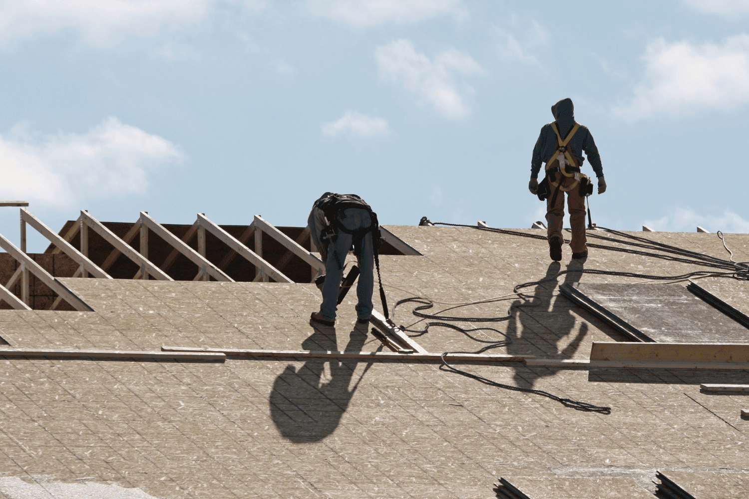 An infographic illustrating key factors affecting roof longevity, including installation quality and maintenance. 