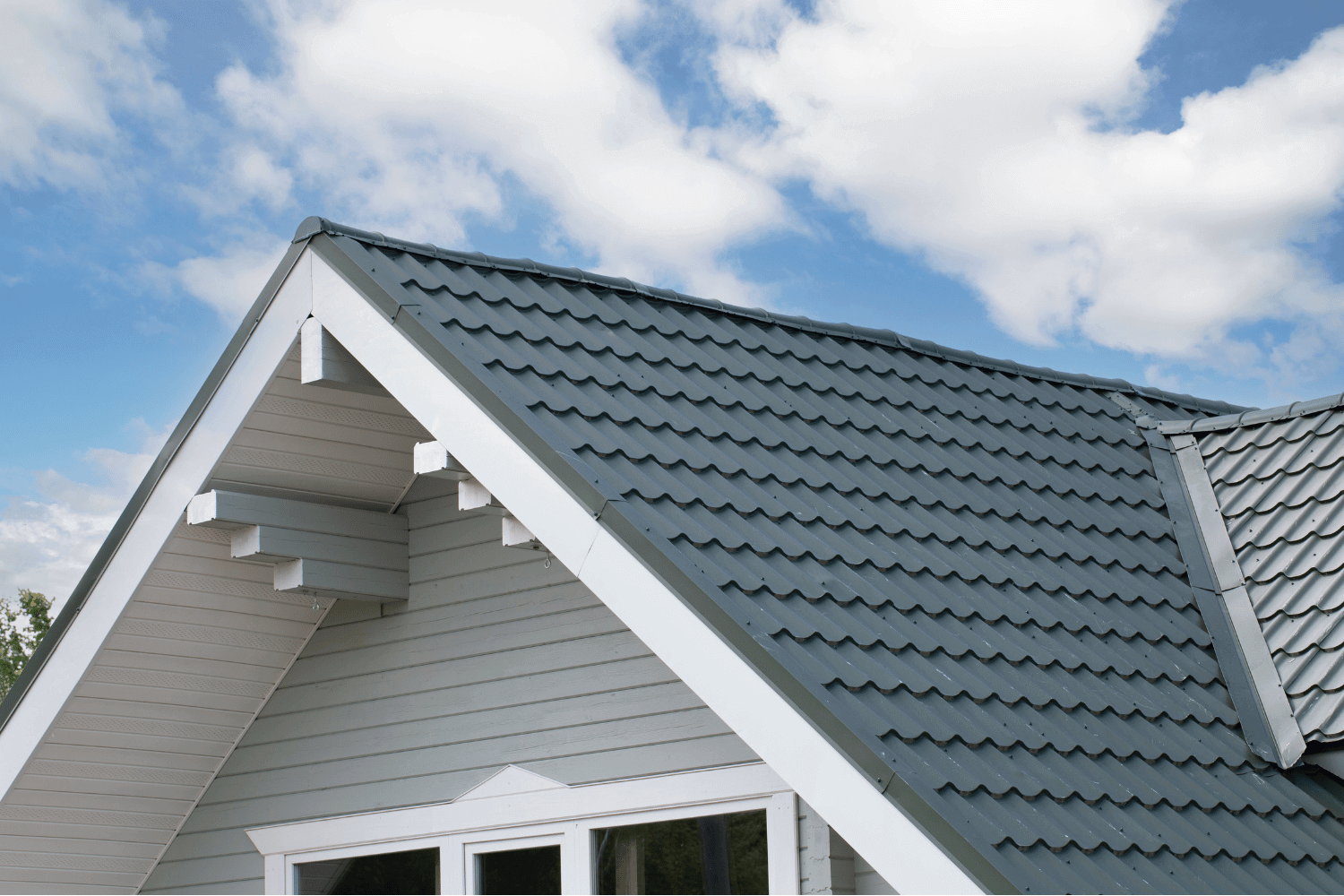 A photo showing the quality and thickness of the materials used, installation practices, and roof design