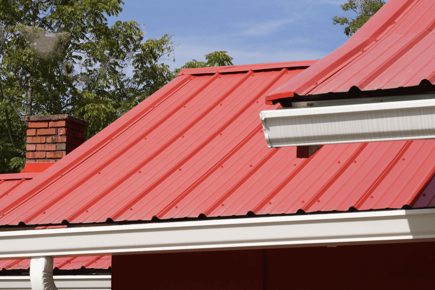 An image demonstrating how to overlap ridge caps on larger roofs