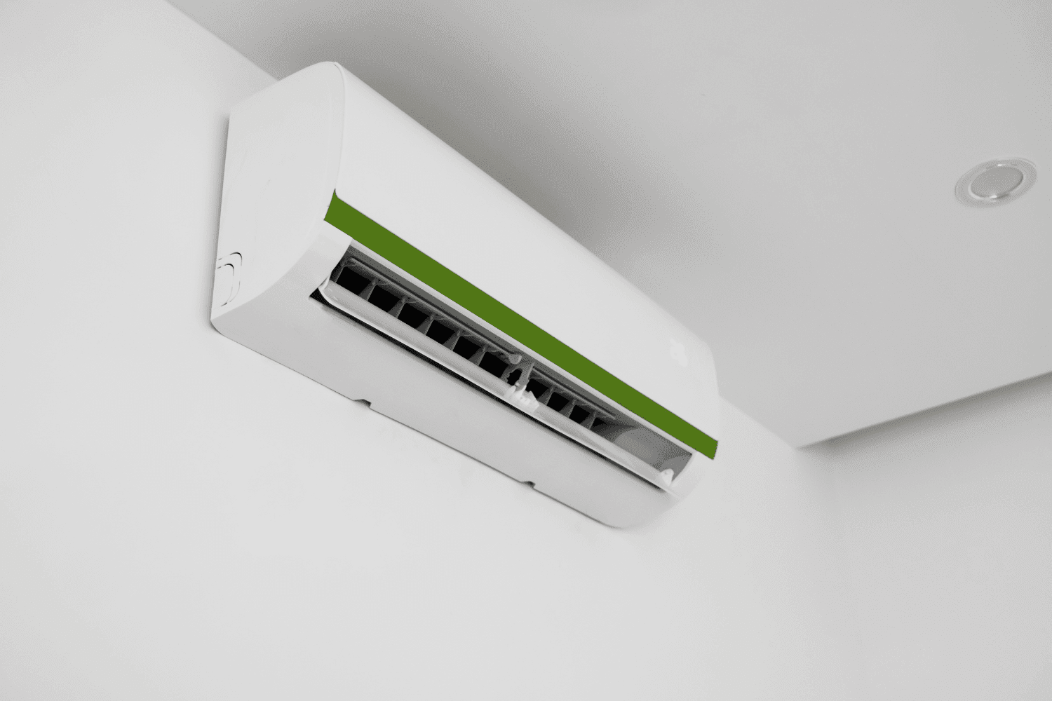 Benefits of a Wall Mounted Dehumidifier for Your Home 5 Benefits of using wall mounted dehumidifiers illustrated in a graphic.