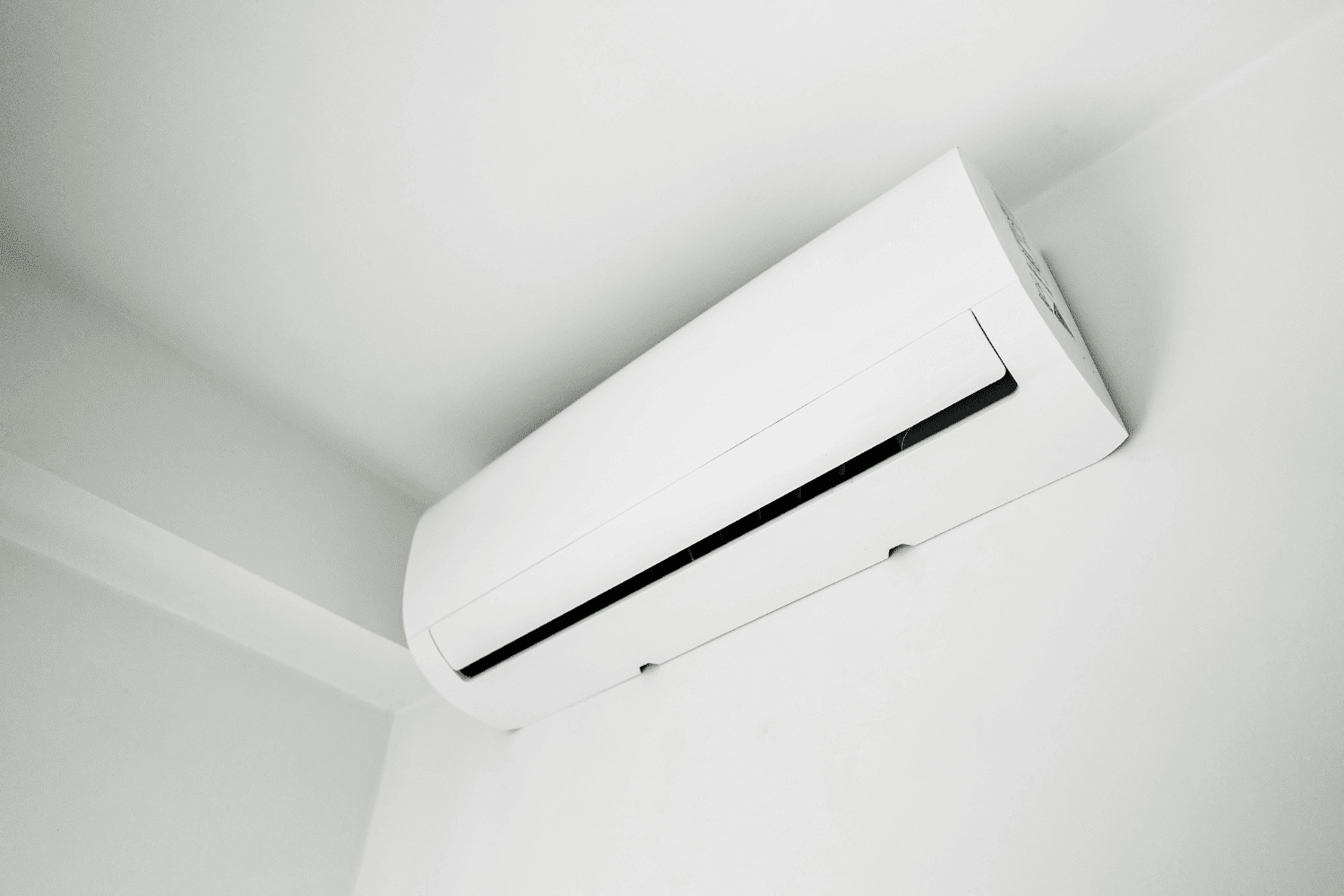 Benefits of a Wall Mounted Dehumidifier for Your Home 2 Diagram illustrating how wall mounted dehumidifiers operate.